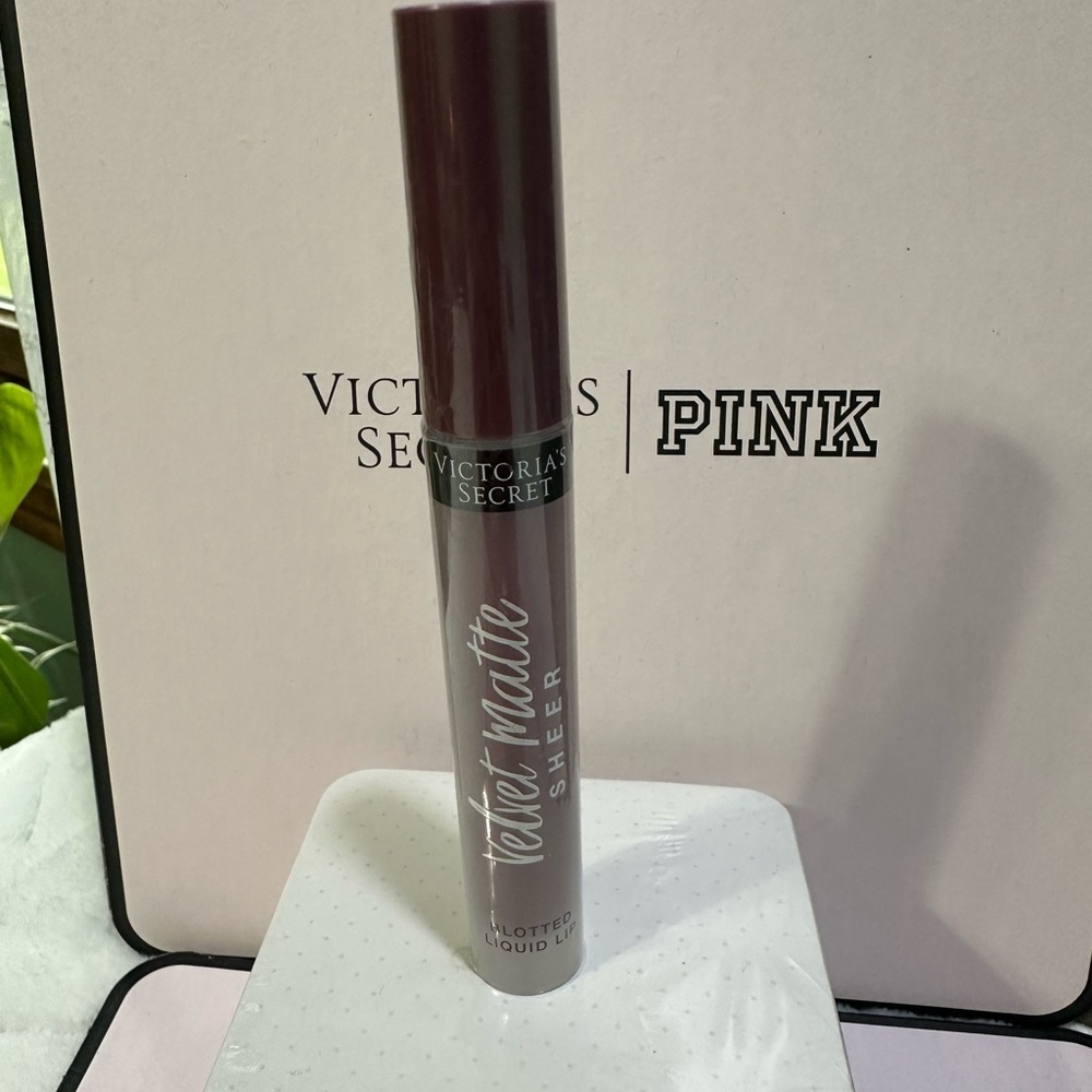 New Sealed Victorias Secret Velvet Matte Sheer Blotted Liquid Lip Gloss Hush